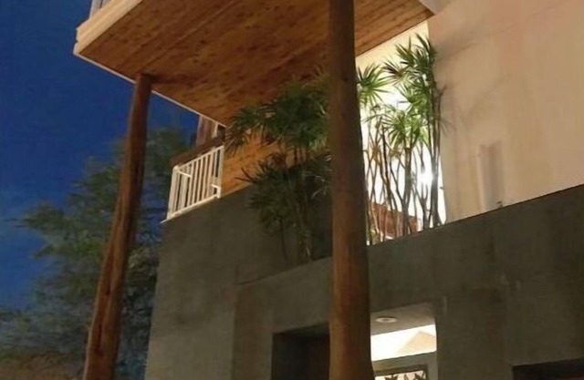 Luxury Modern /AC/5 STAR LOCATION/WALK 2 BEACH