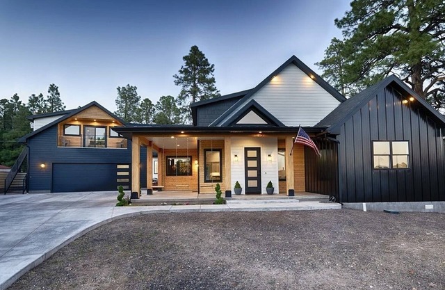 LUXURY MODERN FAMILY GETAWAY- Bison Ridge Retreat