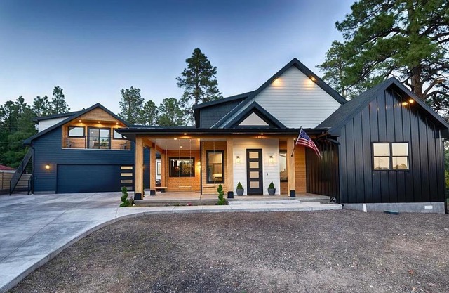 LUXURY MODERN FAMILY VACATION- Bison Ridge Retreat