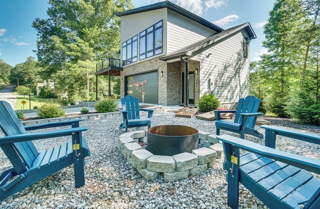 Luxury Modern Home on Golf Course w/ Game Room!