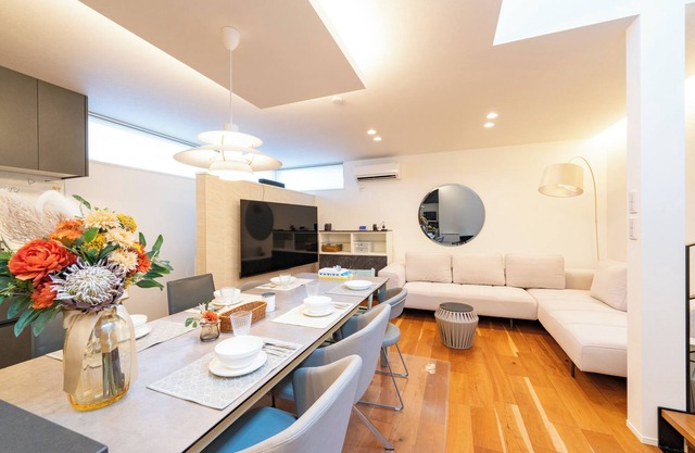 Luxury Modern House Let's travel as if you were living in a 130 square meter newly built house. 7 minutes to Shibuya without transfers / Accommodates up to 8 people