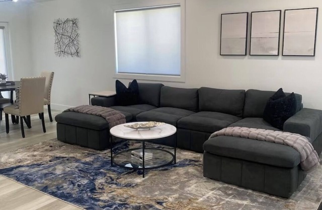 Modern Space B 2-bedroom townhome in Burley with all the amenities.