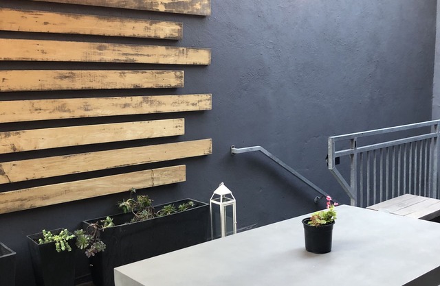 Luxury Modern Unit on Market St - w/Private Patio - Hot tub, Fire Pit, Lounge +