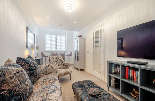 Luxury Moffat Apartment