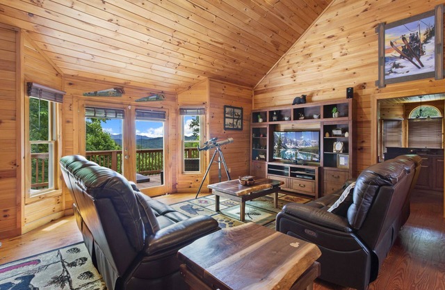 Luxury Mountain Cabin on 10 Acres