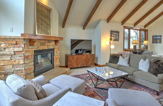 Luxury Mountain Retreat Near Golfing, Skiing & 29 Miles Aspen!