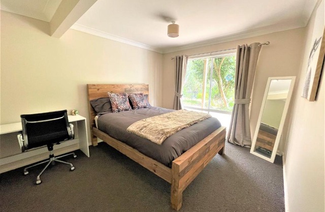Luxury Mountain Retreat with Gym, Heated Private Pool & Bush Views