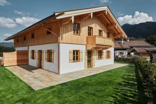Luxury Mountain View Chalet next to Tegernsee for Family & Friends - free parking