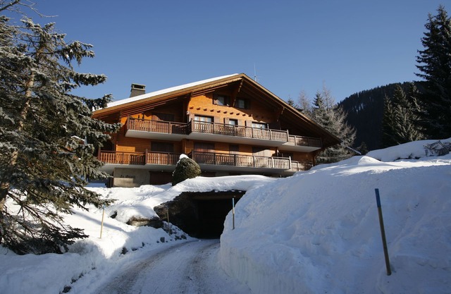 Chalet aux pieds des pistes de ski, avec des vues magnifiques.