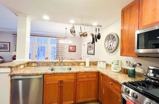 Luxury Mtn. Condo w/2 King Beds 4 Miles to Okemo