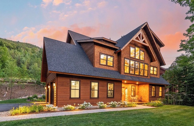 Luxury Mtn Retreat I Arcade I Hot Tub I Fire Pit I EV Chargers