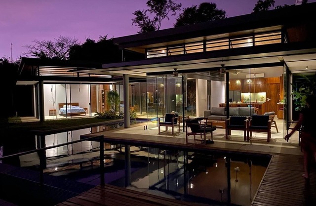 Luxury, nature and privacy with Jungle and Ocean views. 3 bedrooms w/ Ensuites