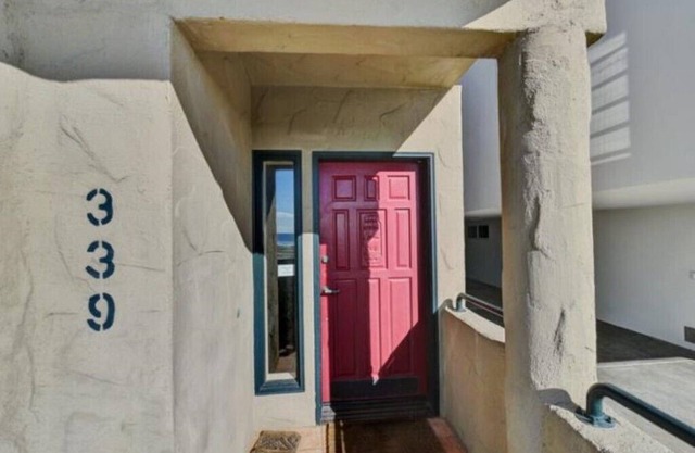 Maison de luxe face à l'océan