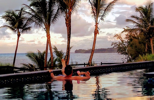 Oceanfront Gated Estate Retreat - Banyan Tree B&B Suite w/ Horses-Beach 10m Walk