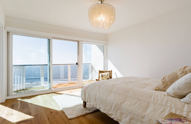 LUXURY OCEANFRONT, Ocean Views! Walk to Rio del Mar Beach, Aptos