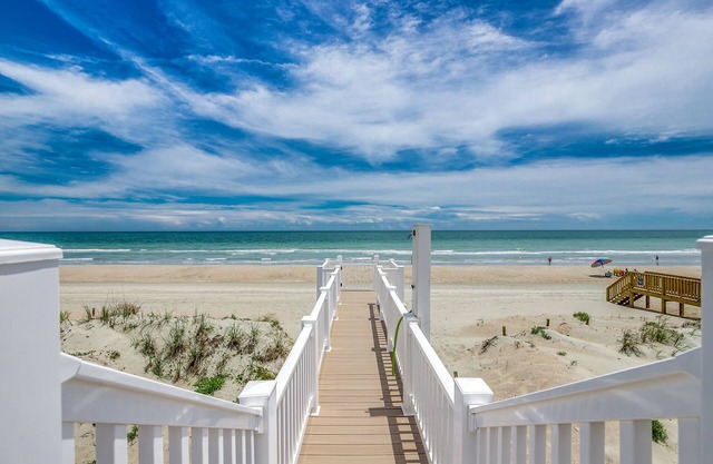 6 chambres à coucher Oceanfront Beach House w / piscine et bain à remous! Par Luxury Beach Rentals