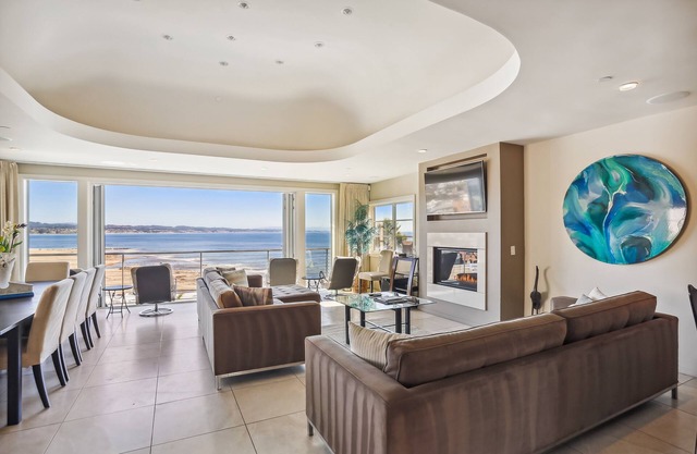 Luxury Oceanside Dream: Panoramic Ocean Views & Steps from Capitola Beach