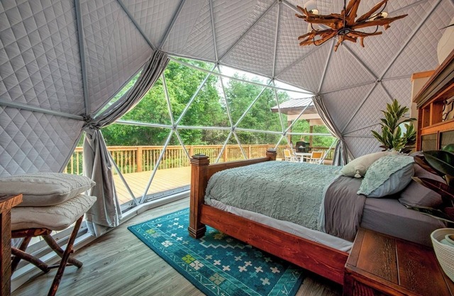 Luxury on the Edge of Traverse City - 8