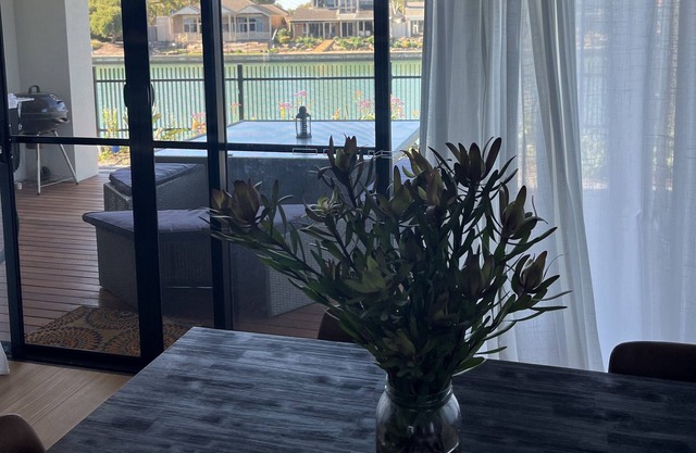 Luxury on the Lake