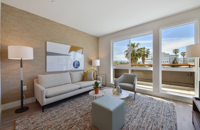 Luxury One Bedroom with Full-Service Amenities
