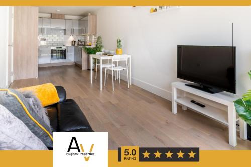 Luxury One-Bedroom Apartment - Central Location, Fast Wi-Fi, Perfect for Business or leisure Travellers By AV Hughes Properties