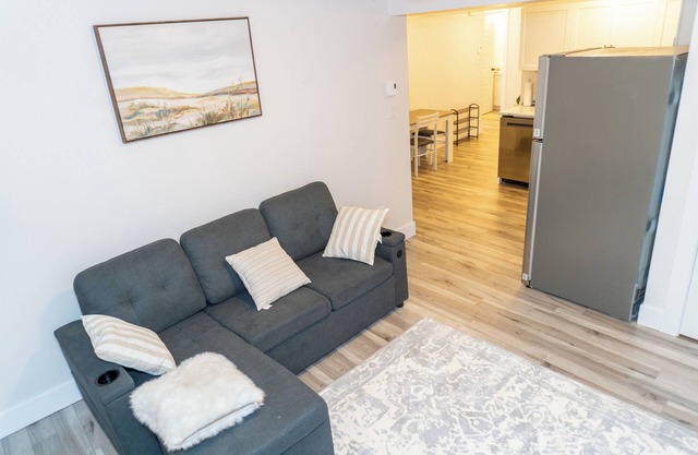 Luxury One Bedroom Private Apartment