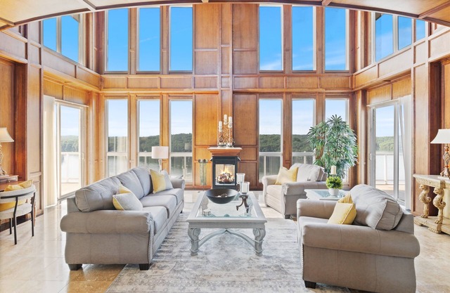 Luxury Ozark Penthouse: Amazing Views, 7 Bedrooms!