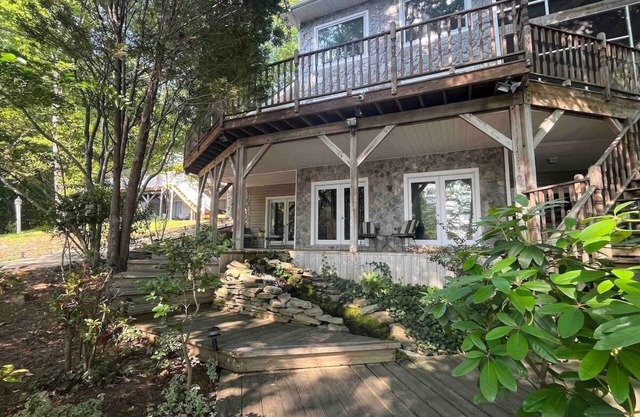 Luxury Paradise Awaits on the Lakefront