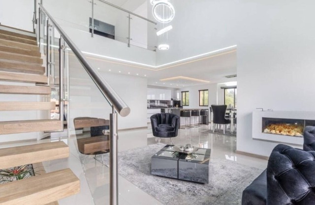 LUXURY PENT HOUSE