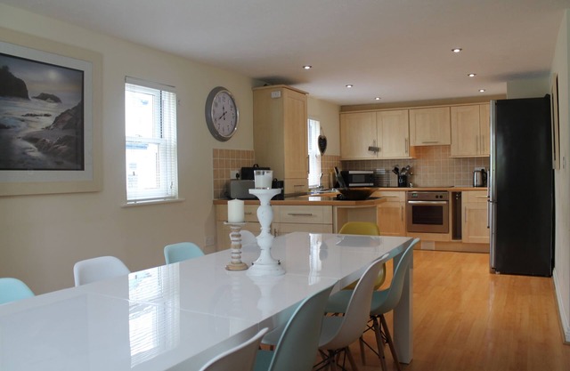 APPARTEMENT DE LUXE PENTHOUSE LE LONG D'ILFRACOMBE FRONT DE MER! IDÉAL POUR LES FAMILLES!