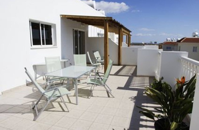 Penthouse de luxe. Wi-Fi gratuit et télévision britannique. Bassin. Grande véranda. Climatisation.