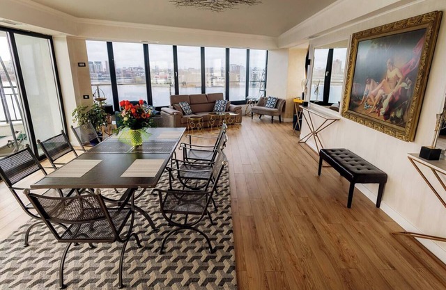Luxury Penthouse Lake View and terase In the City