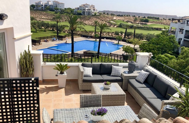 Penthouse de luxe donnant sur la piscine et le 4e chenal
