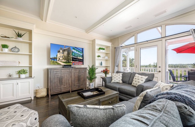Luxury Penthouse | AC | Fireplace | Balcony |
