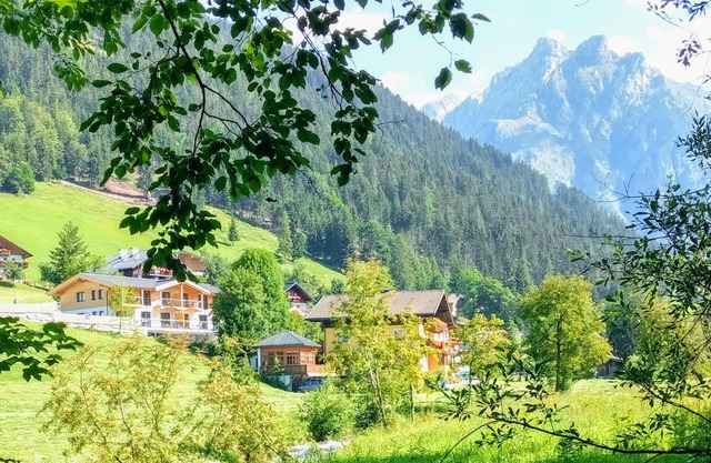 Penthouse avec vue idyllique sur les montagnes