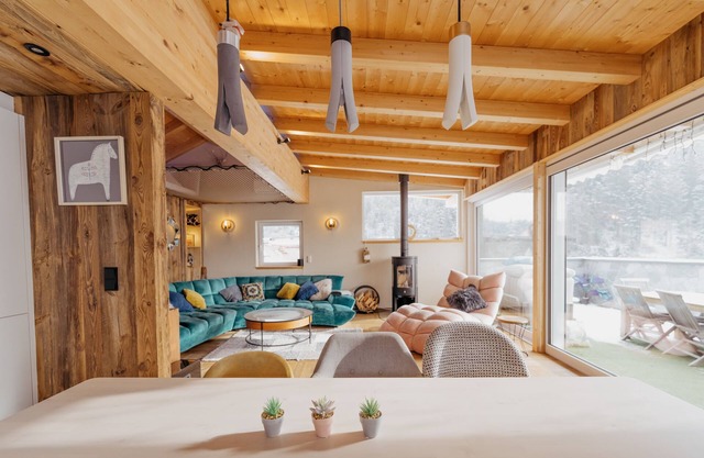 Luxury Penthouse with Views & Rooftop Terrace. Indulge!!