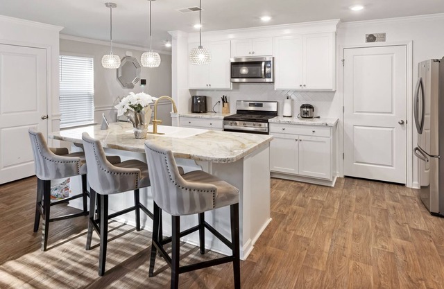 Luxury pet friendly 4Bdr Home
