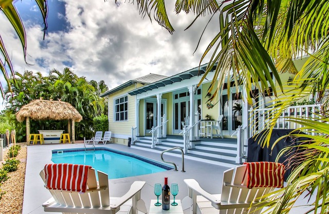 Réservez maintenant l'été 2020! Luxery pool home on 14th with dockage!