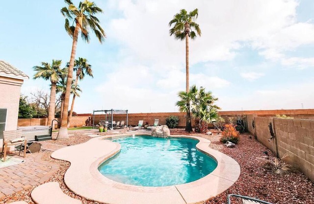 Luxury Pool Home! Amazing Back Yard Oasis