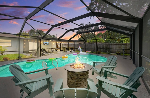 Luxury Pool Home Near Stadium - BBQ GRILL- FIREPIT☆