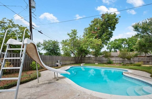 OASIS PRIVATE POOL PETS GAMEROOM 10 MINS FROM LAKE