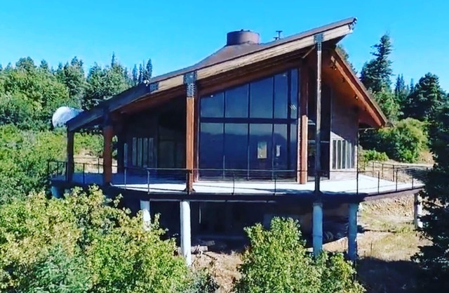 Cabine privée de luxe. Cadre spectaculaire! 4 ch, 80 acres, bain à remous.