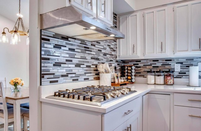 Luxury: Private Pickleball, Tennis, Pool, & Hottub