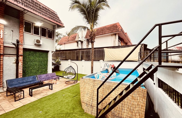 Luxury Private Pool Villa + Riverview BBQ Patio !