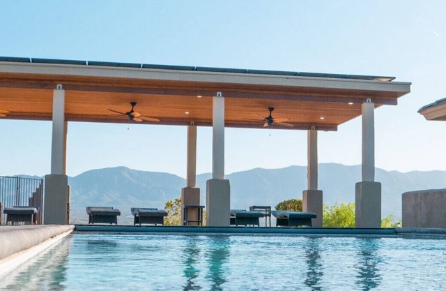 Les clients sont sûrs de profiter de notre bain à remous privé, du terrain de golf Sedona views-near.