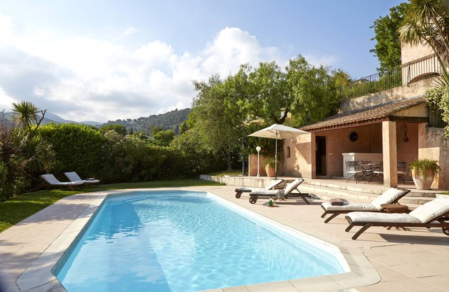 Grande maison provencale, avec piscine, récemment renovée a St paul