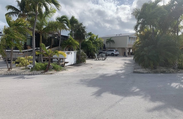 Luxury Pull Thru Rv lot with access to all the Resorts amenities!
