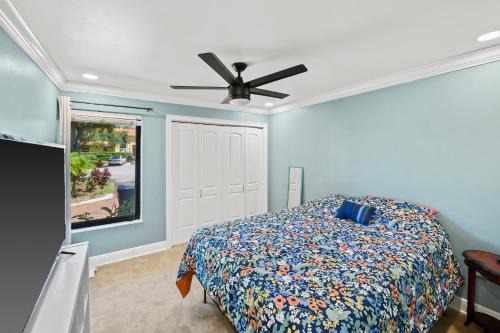 Luxury Queen Room, Free Car Service, Walk to UM!