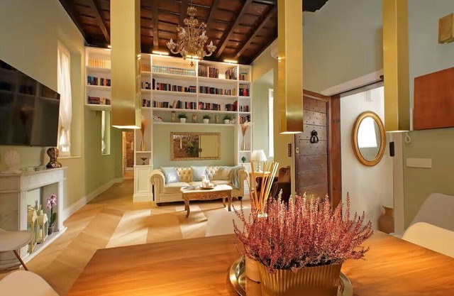 Luxury, Quiet, 3 Bdr Home near Pantheon, Heart of Rome "Le Colonne"
