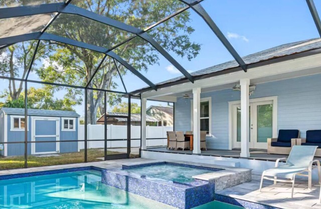 Luxury Escape Hot Tub Fenced Private Backyard